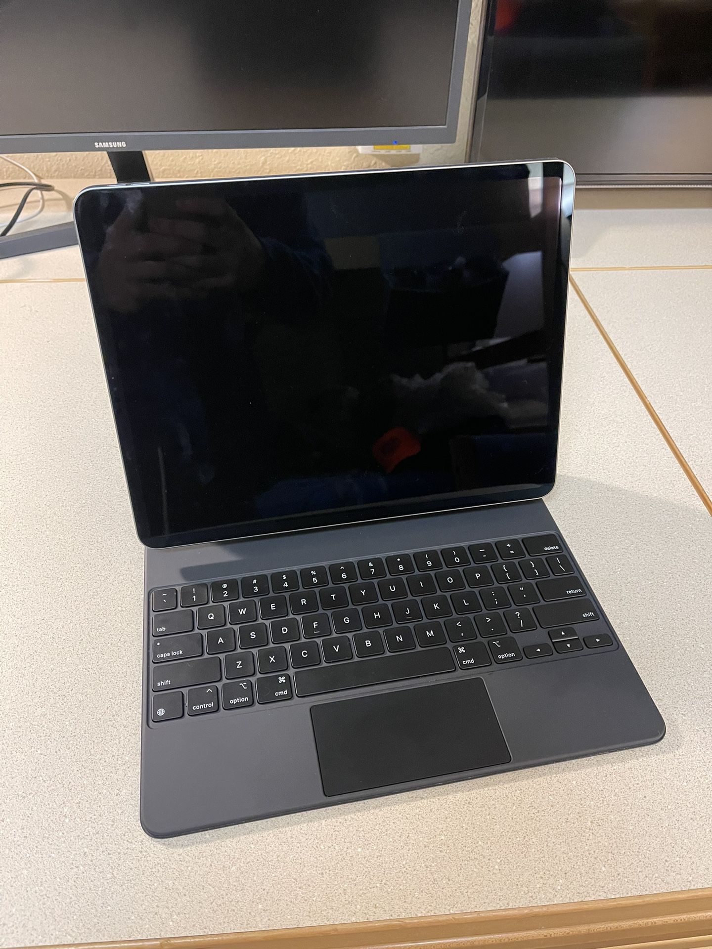 Ipad pro 12 9 inch 5th generation magic keyboard for sale in