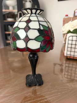 Tiffany-Style Stained Glass Table Lamp