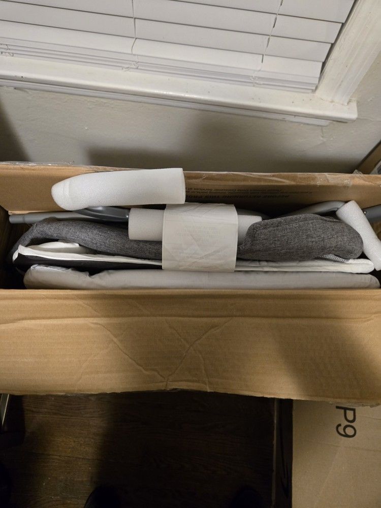 Close2Me Adjustable bedside bassinet