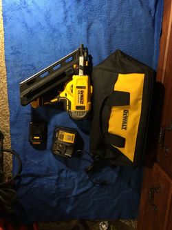 Dewalt 20V XR Brushless Framing Nailer KIT!! W/Charger, Battery, & Large Bag 💥💥💥. ALL for 210 tomorrow (Sun) Only ⌛️⌛️👍🏽☀️