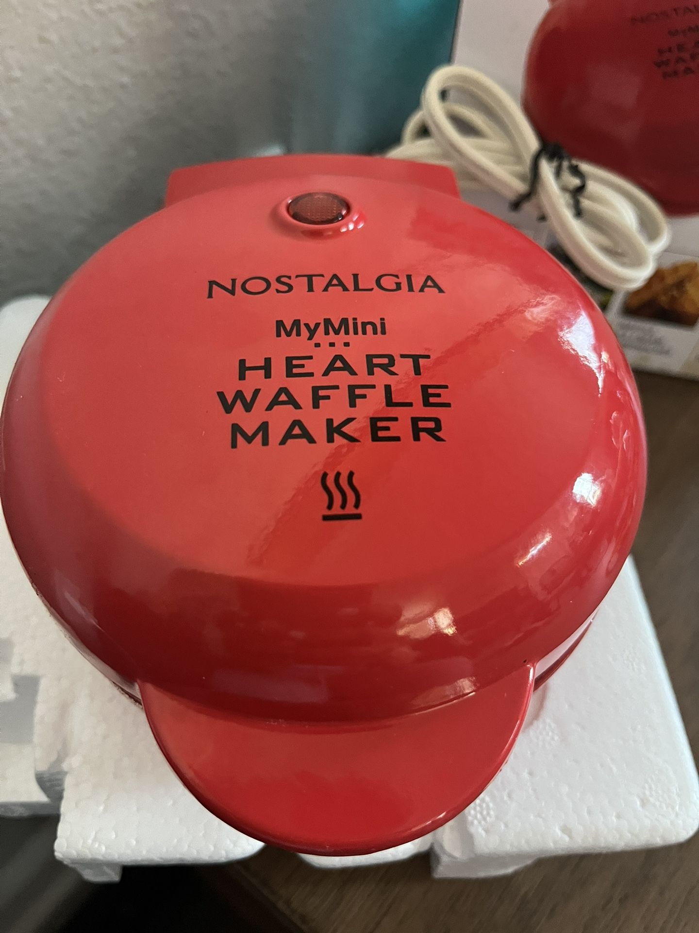 ❤️ Nostalgia MyMini Heart Waffle Maker - Perfect for Special Breakfasts!