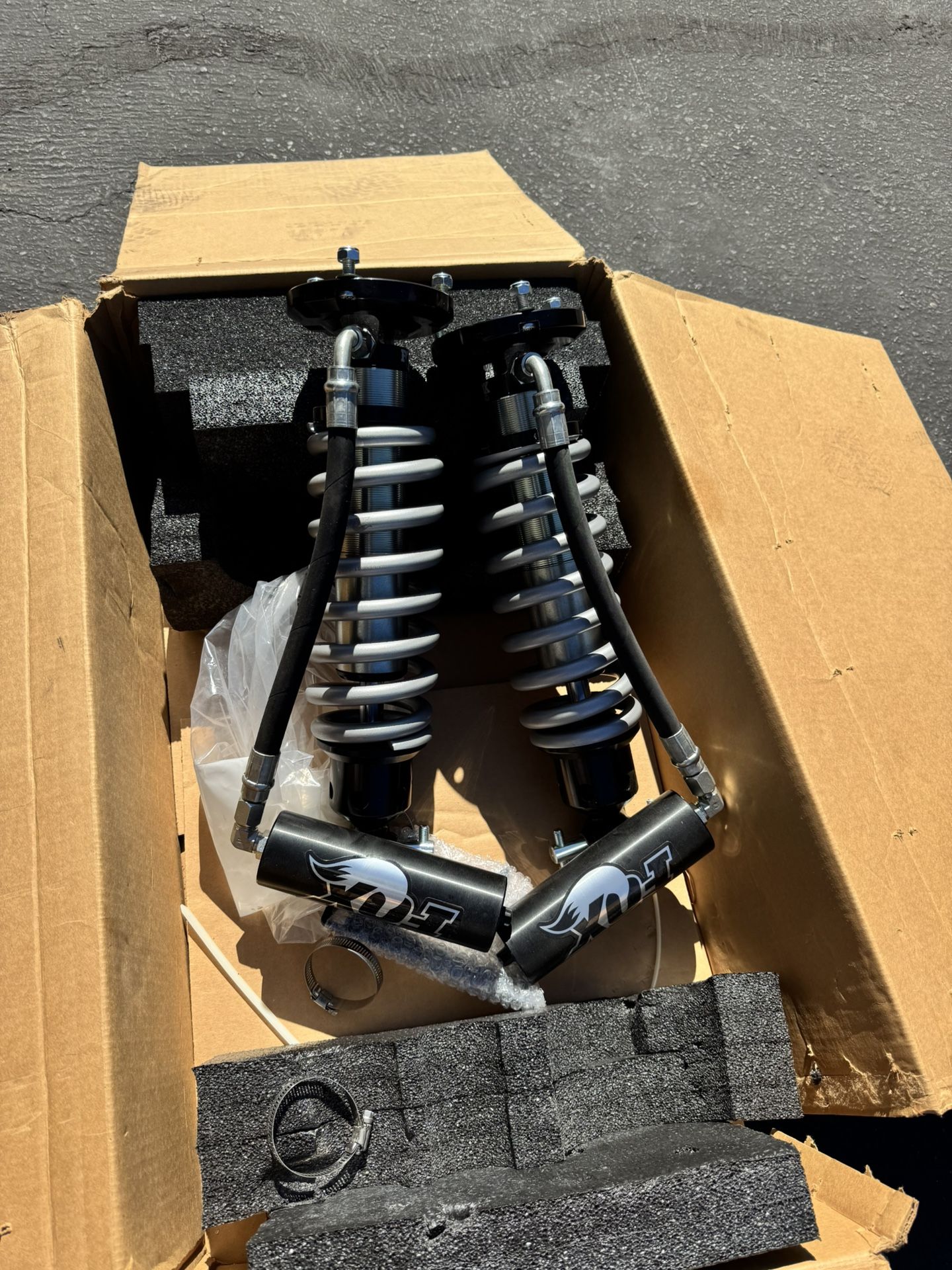 Brand new Front Fox 2.5 Factory Series Coilovers w/ Reservoir Shocks 883-02-121 For Chevy Silverado GMC Sierra 1500