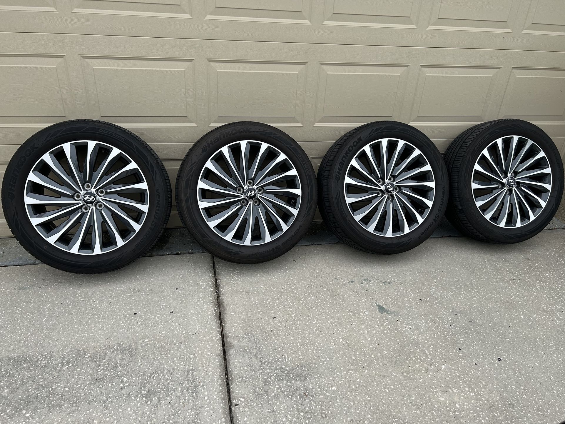 Hyundai Palisade Factory 20” Wheels W 245/50r20. New Take Offs