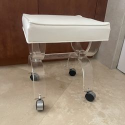 Vanity Chair on Wheels- LIKE NEW 