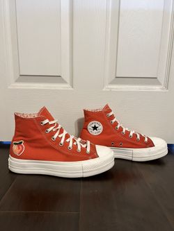 Chuck Taylor Platform Peaches size 9.5 Women’s 