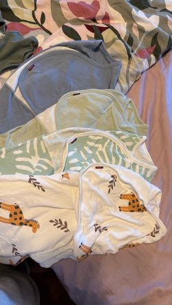 Momcozy swaddled and love to dream bundle