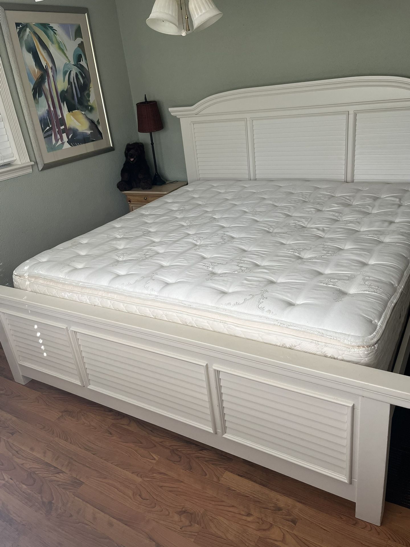 King Panel bed