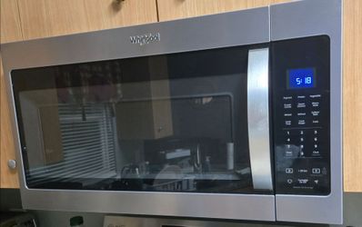 Microwave with exhaust