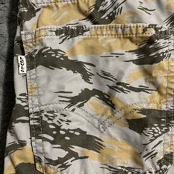 Camo Levi’s 28x32