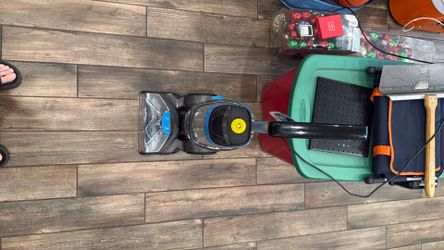 Bissell Carpet Cleaner (new)