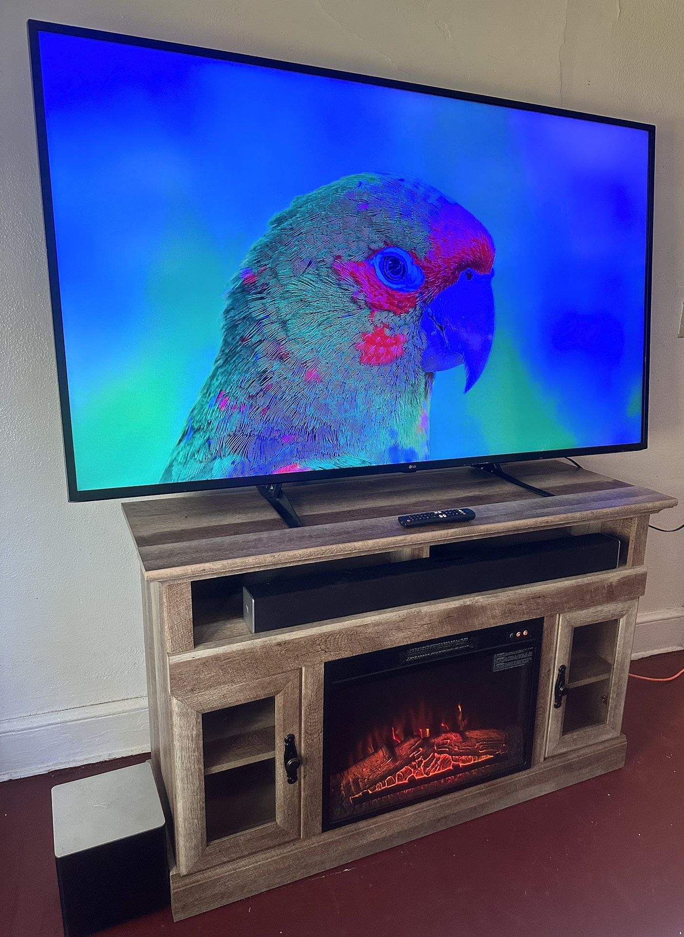 70 Inch LG 4K Smart HD Flat Screen TV With OG Remote!! (Also Have Fireplace TV Stand & Sound Bar W/ Sub!)