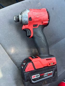 Milwaukee m18 1/4 inch impact drill w/ battery