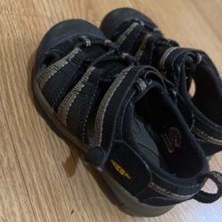 Little Kid Keen Sandals size 7. Used. 