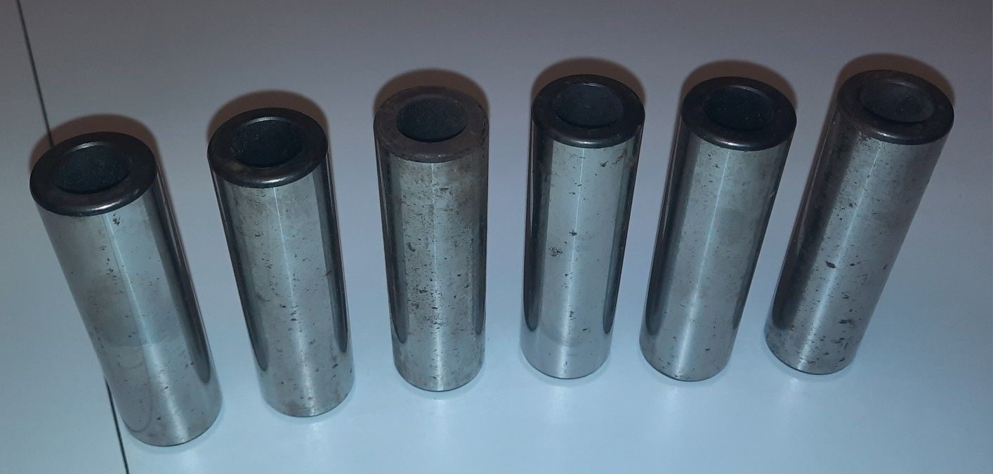 Round Heavy Duty Steel Cylinders. Old Piston Pins. May Be Of Use In A Shop!
