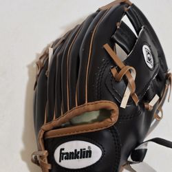 FRANKLIN BASEBALL GLOVE Ready To Play Youth T-Ball 22705 8 1/2" RTP2