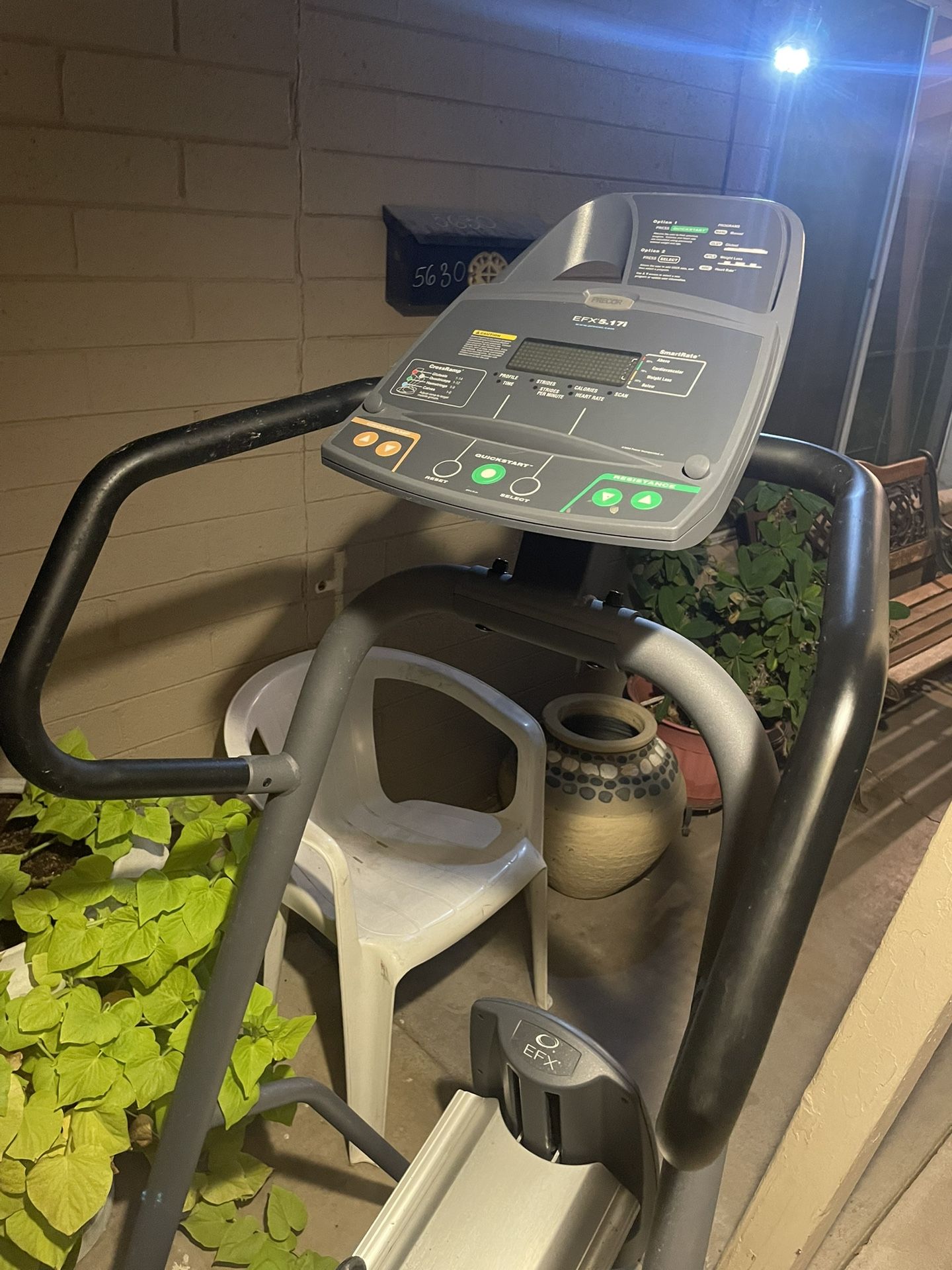 Precor EFX 5.17 Elliptical 