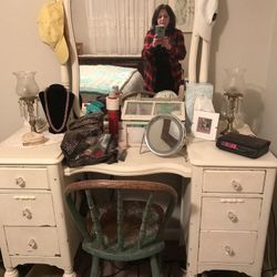 Shabby Chic Professionally Painted Makeup Table