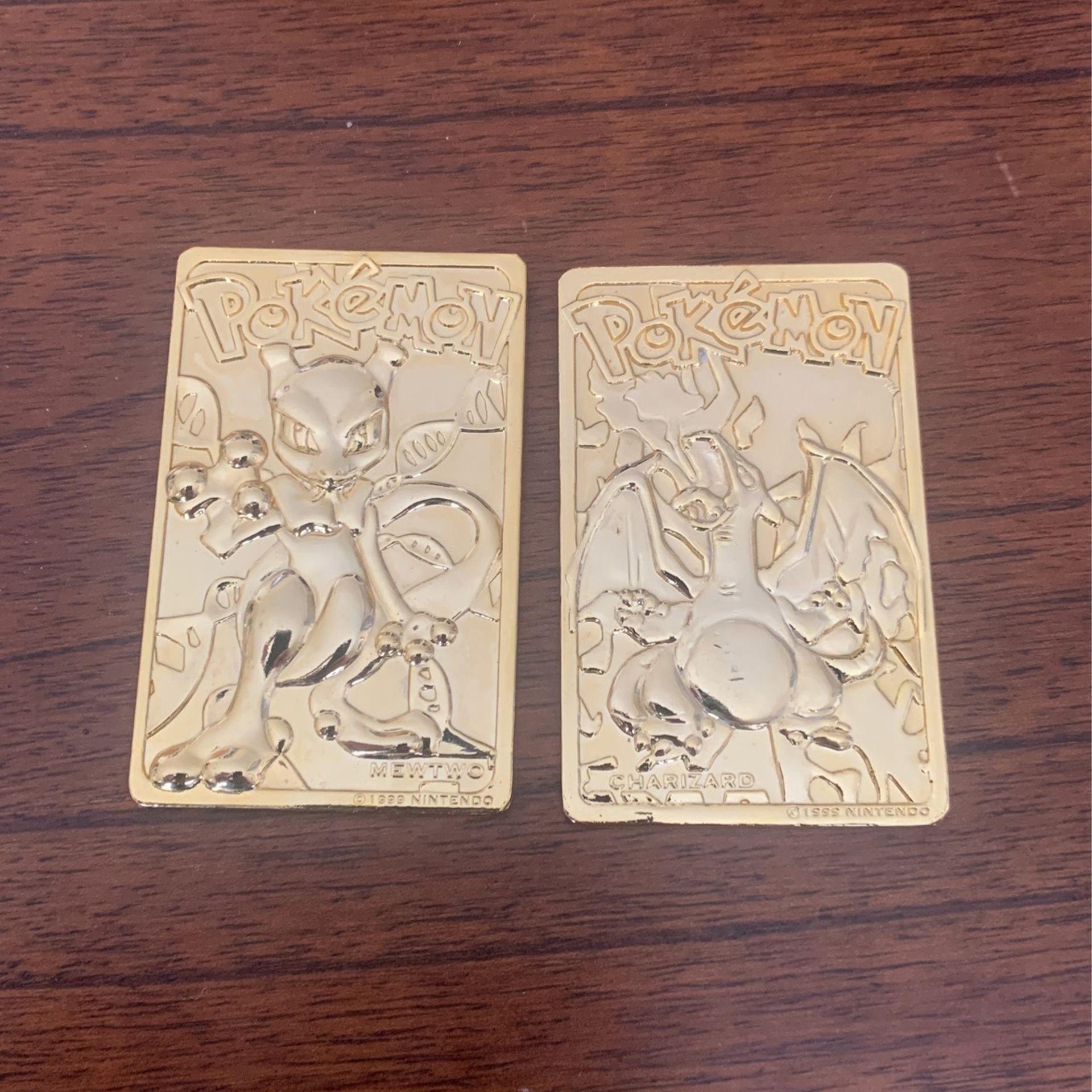 2 Gold Plates Pokémon Cards - Charizard & Mewtwo