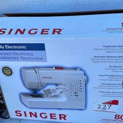 Singer sewing machine like new