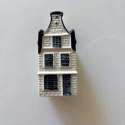 KLM Delft House #16
