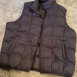 XL Uniqlo Puffer Vest