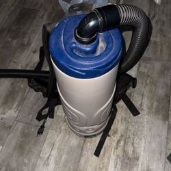 Backpack vacuum