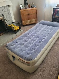 NICE INTEX TWIN SIZE DOUBLE HIGH AIR BED,  EX COND with 120v  pump