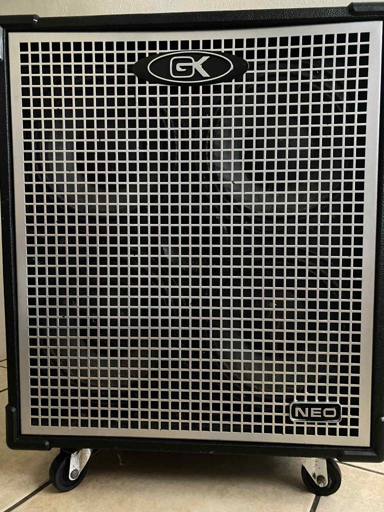 GK Gallen Krueger: 800 Watts
Model #: Neo 410
OBO