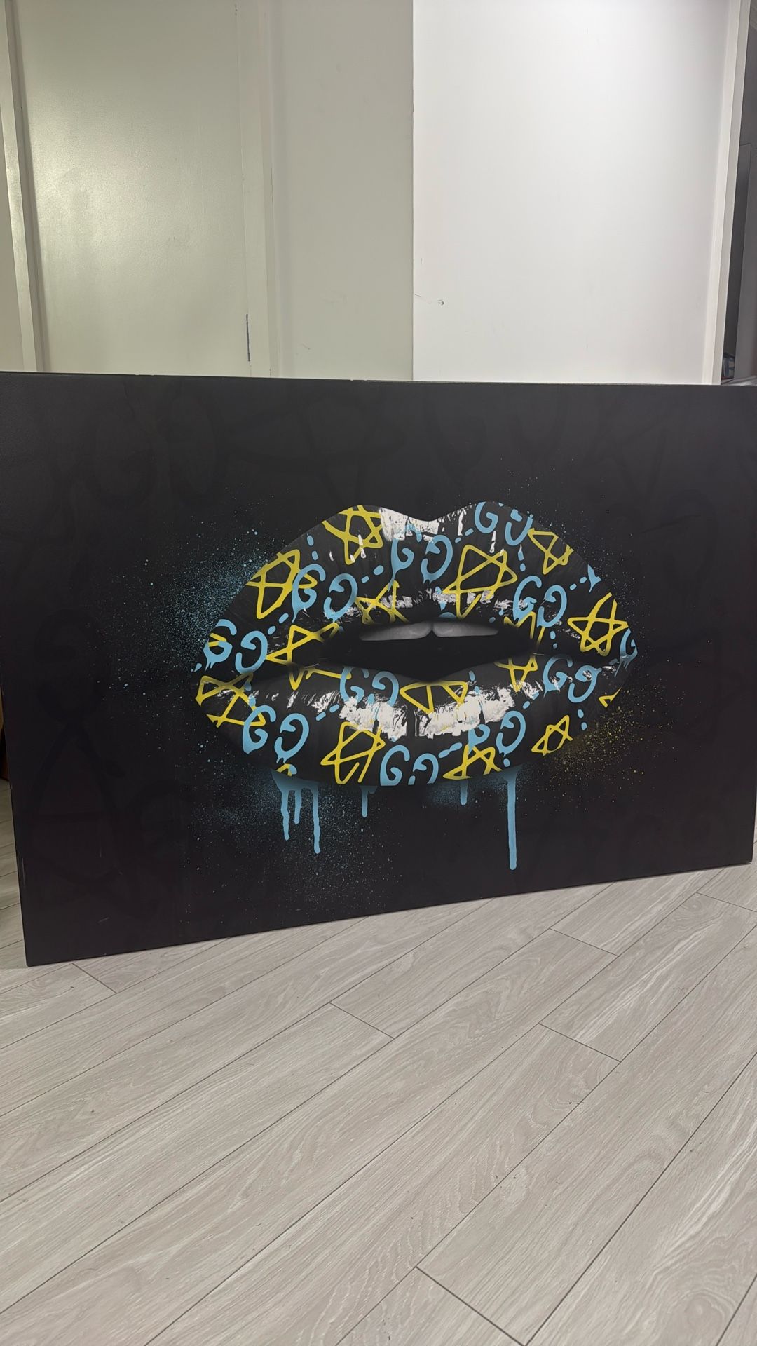 🎨 Gucci Ghost “Big Mouth with Lips” Painting – Only $25! 🎨
