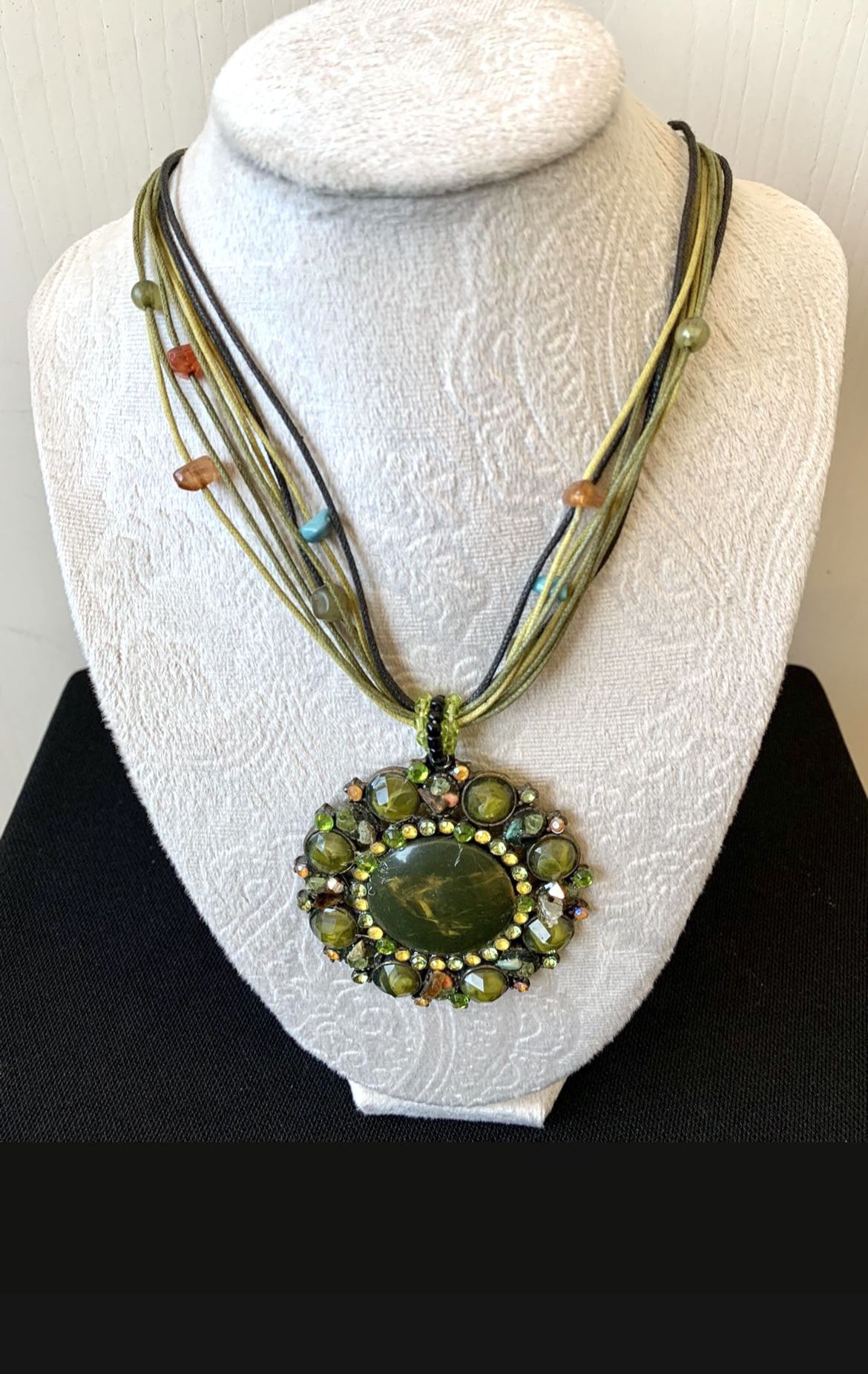 Beaded Pendant Necklace In Green 