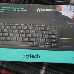 Logitech K400 Plus Wireless Touch Keyboard