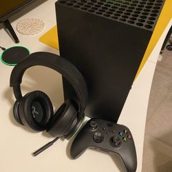 XBOX Series X + Microsoft Wireless Headphones