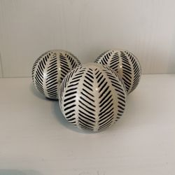 Zebra Tribal Spheres (Medium)