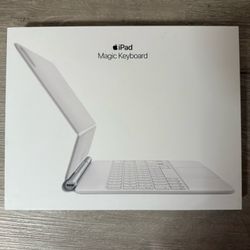 iPad Magic Keyboard - LIKE NEW