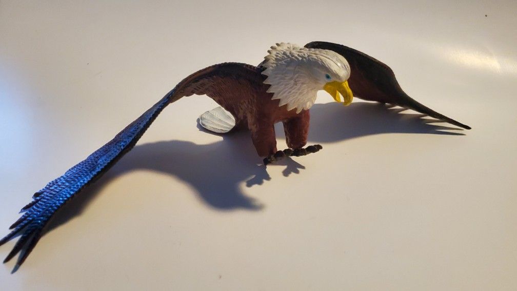 Beautiful Rubber Toy Eagle Figurine