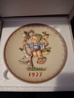 M.I. Hummel 1977 Collector Late 