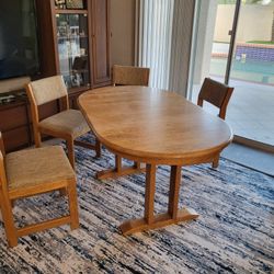 Dining Room Table and 4 Chairs 