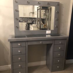 Vanity Desk With Mirror