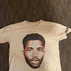 SELLING GRAPHIC TEES