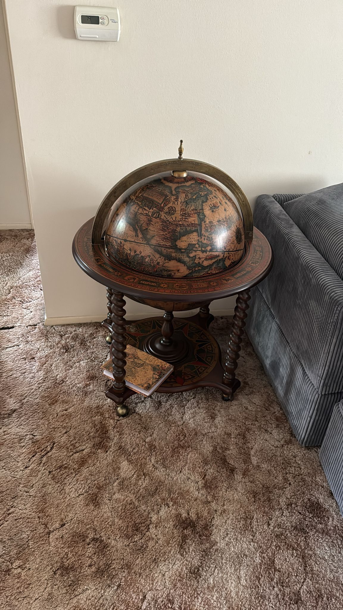 Globe Bar