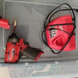 Milwaukee M12 Hammer Drill Drive Battery Charger Kit 