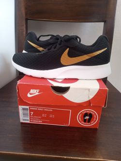 Nike size 7 Women $25