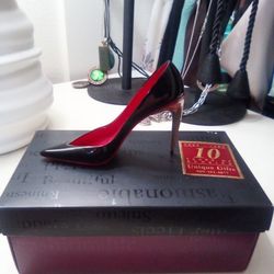 Just the Right Shoe by Raine "Love Hurts"