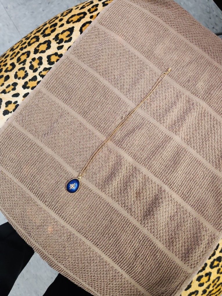 Vintage AVON 18" Pendant Necklace