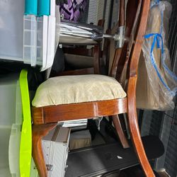 Dining Room Table And 4 Matching chairs