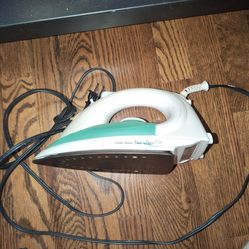 Black and decker steam  iron fir clothing