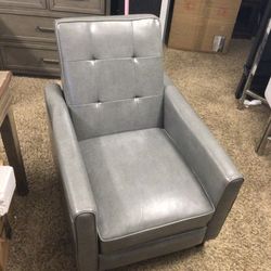 STYLISH RECLINER PUSH BACK MINI RECLINER GRAY IN COLOR. 23X 36X 27   SEATING 23X20. LIKE NEW CONDITION..RETAILS AT 319.95