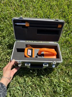 Utility line locator