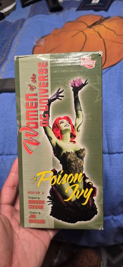 Poison Ivy Statue