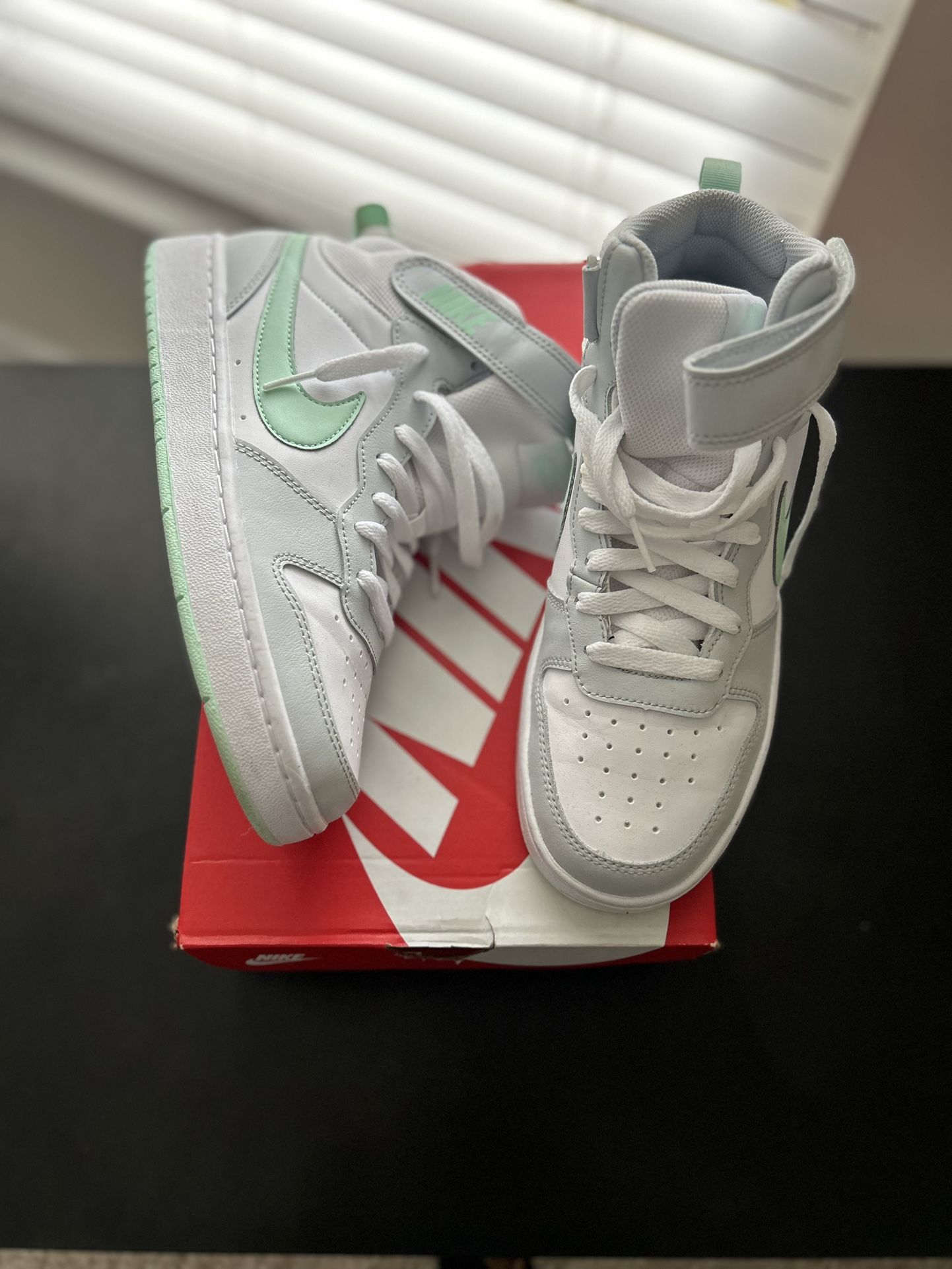 Sneakers-Mid Nikes